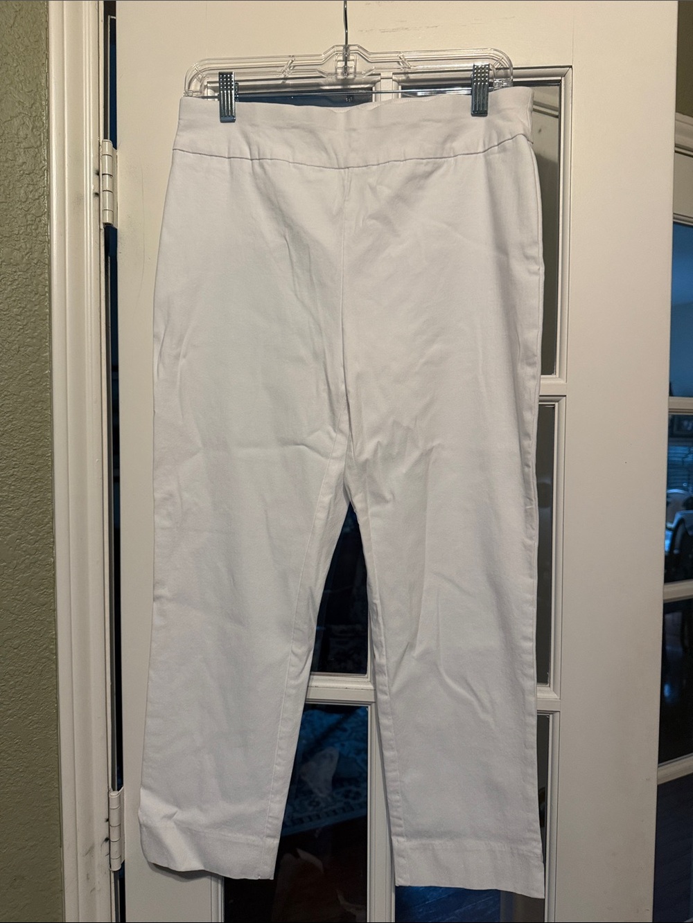 Chico's White Straight-Leg Capri Pants